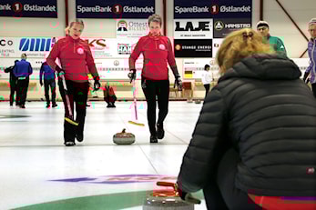 Inviterer til damesamling i Stange curlinghall